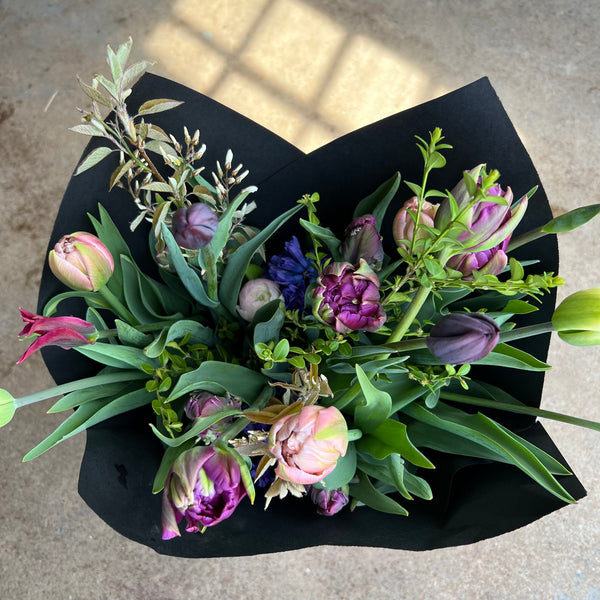 local flowers, locally grown, sustainable bouquet, mothers day, mothers day bouquet, no-spray, flower bouquet, gift, natural, seasonal, seasonal flowers, nova scotia flowers, nova scotia, flower farmer, flower farm, in season, Mothers day,