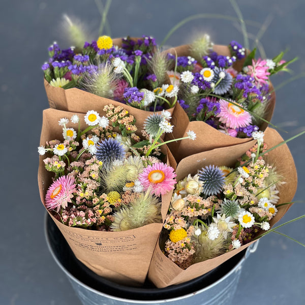 DIY, Everlasting, dried flowers, dried, strawflowers, drying flowers, classic bouquet,market bouquet, seasonal, in season, in season flowers, flowers, flower bouquet, Halifax flowers, Wolfville flowers, market bouquet, flower arrangement, local, local flowers, organic, no-spray, all local, Nova Scotia, Annapolis Valley, Port Williams, Little Flora Gem, local flowers, local farm, farmer, floral, flower, Grande, Large bouquet