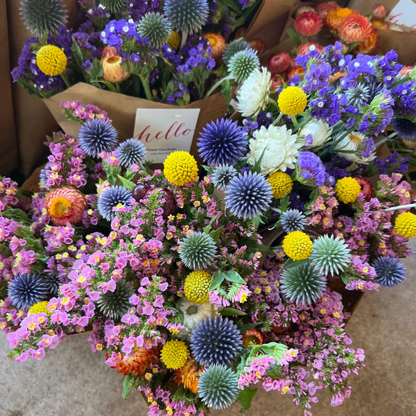 DIY, Everlasting, dried flowers, dried, strawflowers, drying flowers, classic bouquet,market bouquet, seasonal, in season, in season flowers, flowers, flower bouquet, Halifax flowers, Wolfville flowers, market bouquet, flower arrangement, local, local flowers, organic, no-spray, all local, Nova Scotia, Annapolis Valley, Port Williams, Little Flora Gem, local flowers, local farm, farmer, floral, flower, Grande, Large bouquet